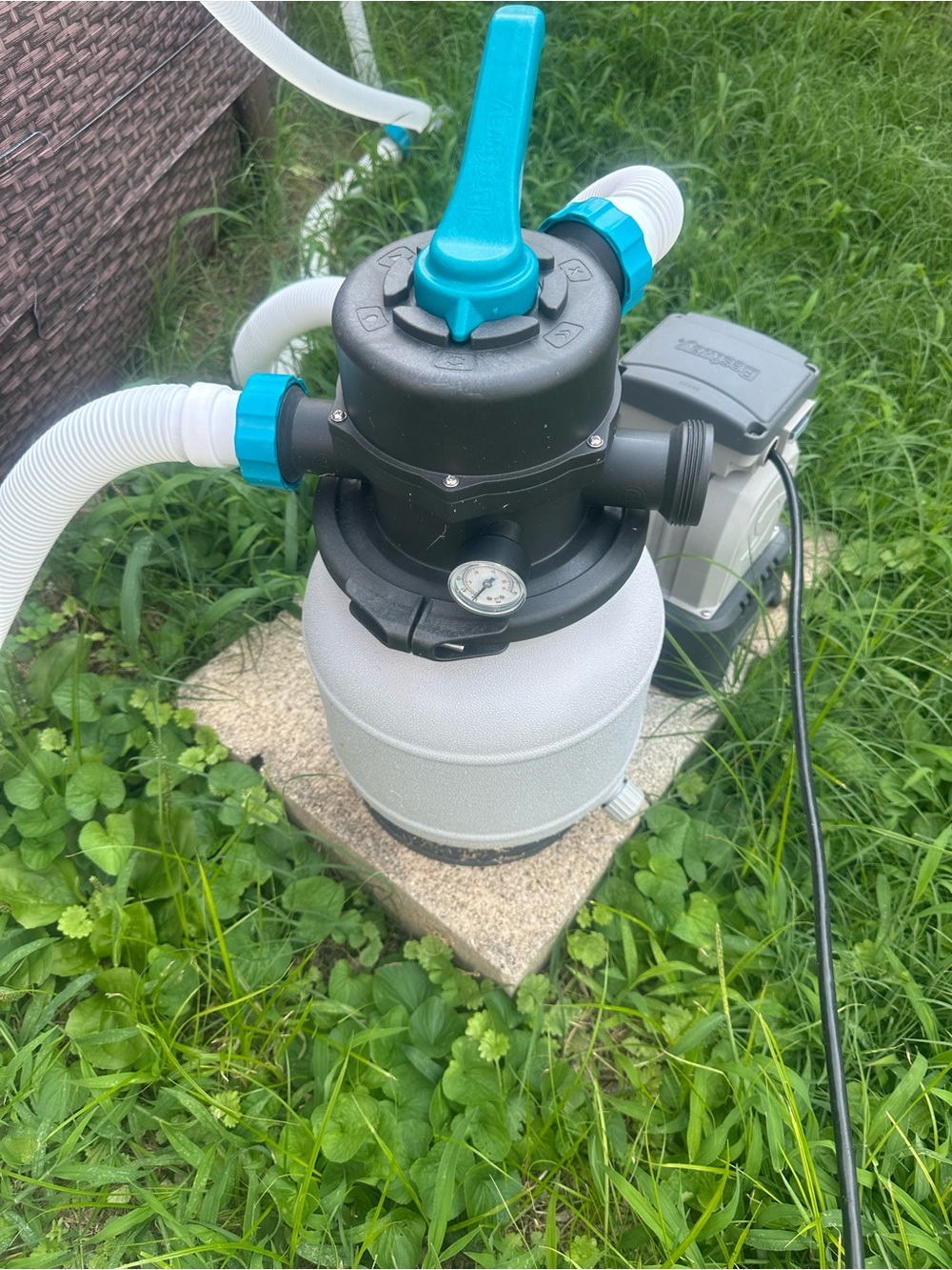 White Pool Sand Filter with Teal Multiport Valve
